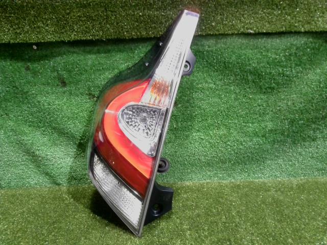 【中古】中古部品 アクア NHP10 左ﾃｰﾙﾗﾝﾌﾟ 【3260300000-240927000415600】