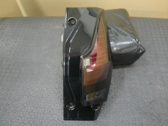 【中古】中古部品 サクラ B6AW 右ﾃｰﾙﾗﾝﾌﾟ 【3310540000-000024279815500】