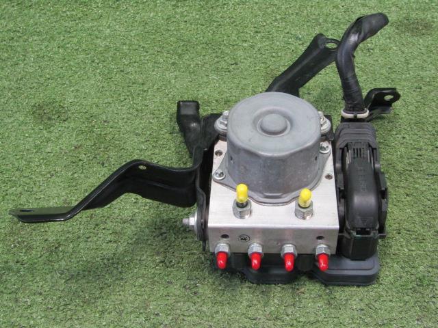 【中古】中古部品 ８６ ZN6 ABSｱｸﾁｭｴｰﾀｰ 【3330200100-230756000042500】｜e-cleマート