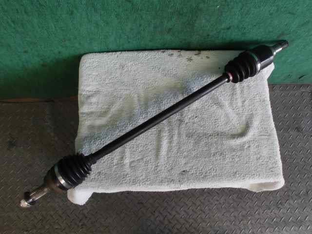 【中古】中古部品 ミニキャブ DS16T 右ﾌﾛﾝﾄﾄﾞﾗｲﾌﾞｼｬﾌﾄ 【3310420000-000002298742100】