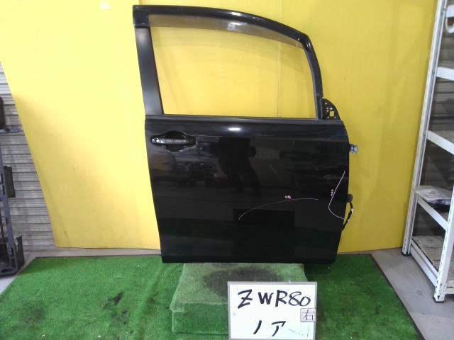 【中古】中古部品 ノア ZWR80G 右ﾌﾛﾝﾄﾄﾞｱ 【3331010600-240831001813100】