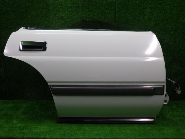 【中古】中古部品 クラウン MS137 右リアドア 【3330250100-000000877713300】