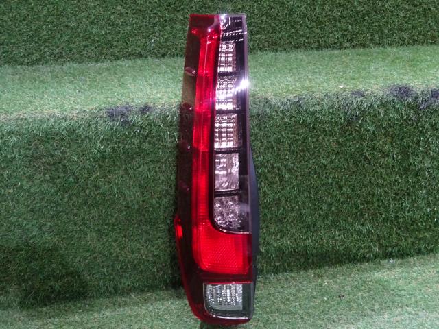 【中古】中古部品 ノア ZRR80G 左ﾃｰﾙﾗﾝﾌﾟ 【3331011000-241008500615600】｜e-cleマート
