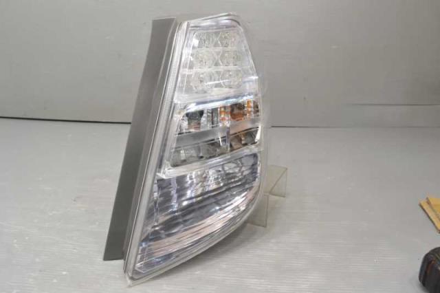 【中古】中古部品 フィット GP1 右テールランプ 【3310580000-241009001015500】|e-cleマート
