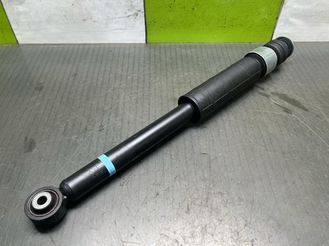 【中古】中古部品 キャロル HB37S 右ﾘｱｼｮｯｸｱﾌﾞｿｰﾊﾞｰ 【3330530100-000005301550700】