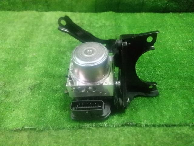 【中古】中古部品 ヤリス MXPA15 ABSｱｸﾁｭｴｰﾀｰ 【3330420100-241001000242500】