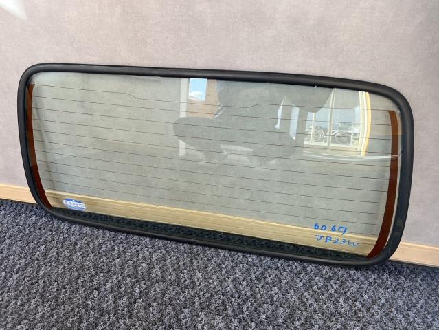 【中古】中古部品 ジムニー JB23W ﾘｱｳｲﾝﾄﾞｶﾞﾗｽ 【3330440100-241011000215700】