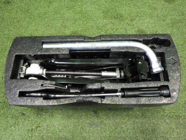 【中古】中古部品 VW ゴルフヴァリアント 1KCAV 車載工具 【3330200100-230844000077700】|e-cleマート