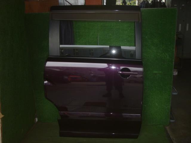 【中古】中古部品 セレナ NC25 右ﾘｱﾄﾞｱ 【3330370100-000243028213300】