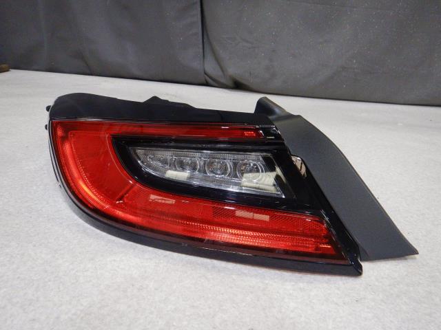 【中古】中古部品 86 ZN8 左テールランプ 【3330810100-241016000215600】
