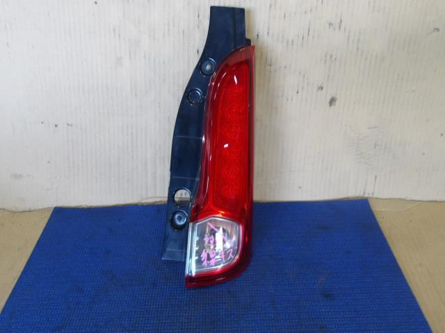 【中古】中古部品 スペーシア MK42S 右ﾃｰﾙﾗﾝﾌﾟ 【3340220100-000225057715500】