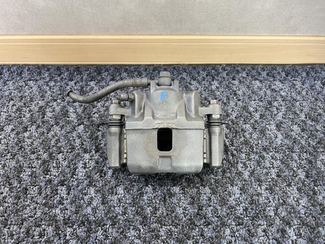 【中古】中古部品 ライフ JB2 右ﾌﾛﾝﾄｷｬﾘﾊﾟｰ 【3330440100-241019000144330】