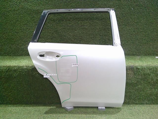 【中古】中古部品 レガシィ BRM 右ﾘｱﾄﾞｱ 【3331011000-241025500213300】