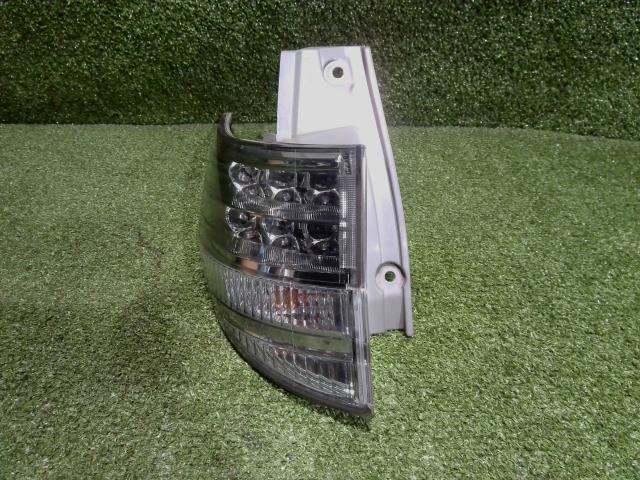 【中古】中古部品 エスティマ ACR50W 左テールランプ 【3260300000-241028000815600】