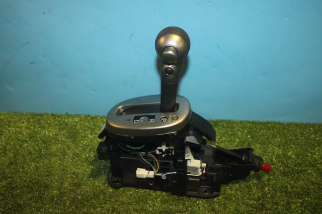 【中古】中古部品 ノート E12 シフトレバー 【3330950100-000047090937850】|e-cleマート