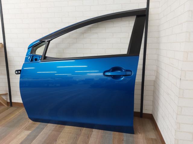 【中古】中古部品 アクア NHP10 左ﾌﾛﾝﾄﾄﾞｱ 【3330960100-000052372713200】