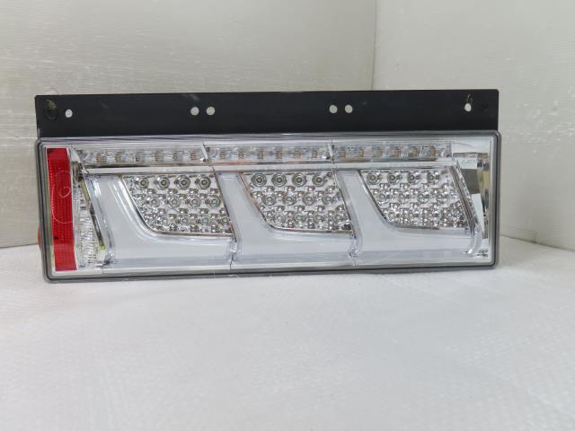 【中古】中古部品 いすゞ大型車 CXZ77K8 左ﾃｰﾙﾗﾝﾌﾟ 【3380050000-000036342915600】