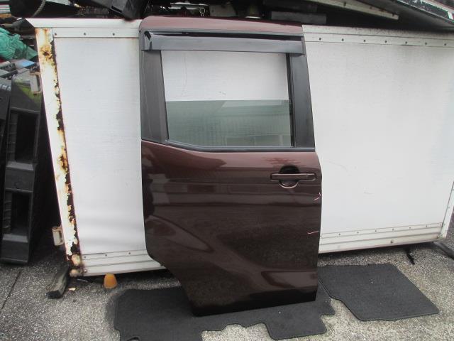 【中古】中古部品 デイズルークス B21A 右ﾘｱﾄﾞｱ 【3340240100-202400009813300】