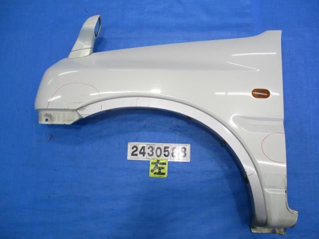 【中古】中古部品 ジムニー JB23W 左ﾌﾛﾝﾄﾌｪﾝﾀﾞｰ 【3310040100-000243058810700】
