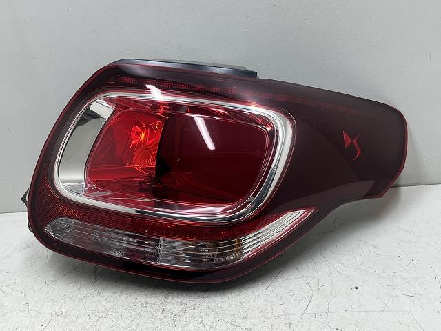【中古】中古部品 シトロエン DS3 A5CHN01 右ﾃｰﾙﾗﾝﾌﾟ 【3310070100-000090763815500】 35,750円