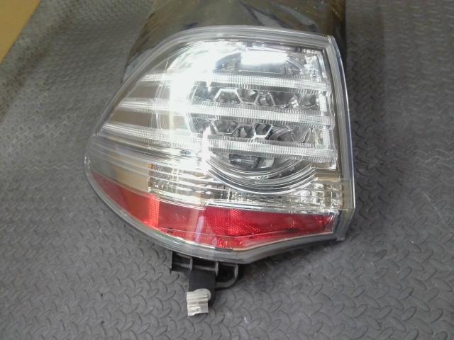 【中古】中古部品 クラウン GWS204 左ﾃｰﾙﾗﾝﾌﾟ 【3310540000-000024334115600】