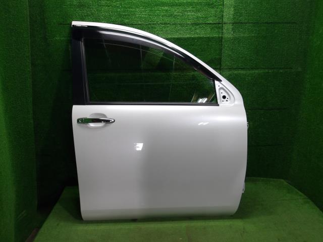 【中古】中古部品 シエンタ NCP85G 右ﾌﾛﾝﾄﾄﾞｱ 【3330420100-241107000213100】
