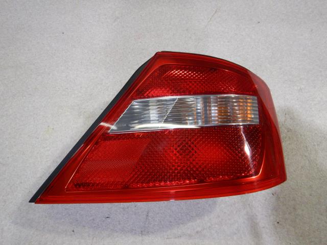 【中古】中古部品 セドリック HY34 右ﾃｰﾙﾗﾝﾌﾟ 【3330810100-241114000115500】