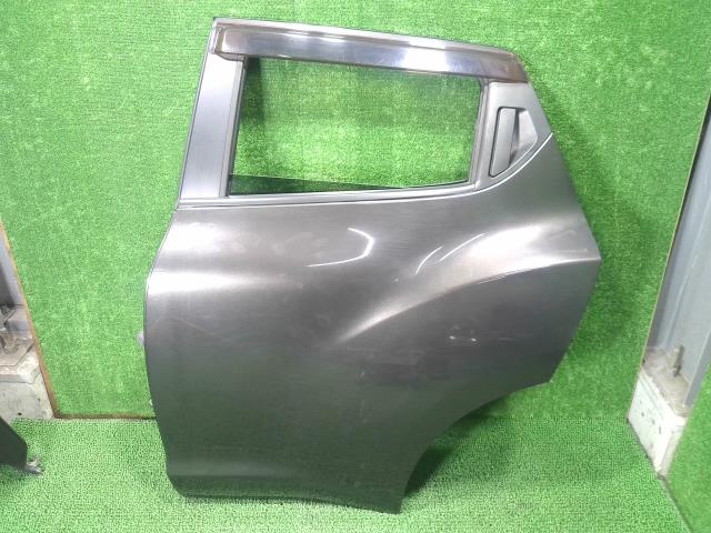 【中古】中古部品 ジューク F15 左ﾘｱﾄﾞｱ 【3330900100-000024080213400】｜e-cleマート