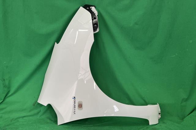 【中古】中古部品 プリウス NHW20 右ﾌﾛﾝﾄﾌｪﾝﾀﾞｰ 【3330240100-002024659310600】