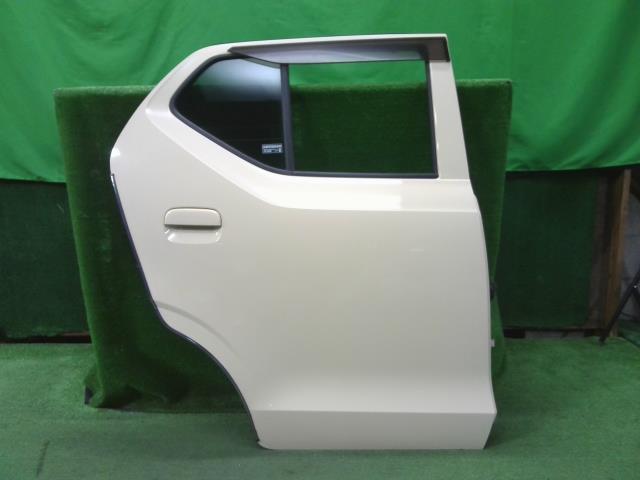 【中古】中古部品 キャロル HB36S 右ﾘｱﾄﾞｱ 【3310200100-000021214813300】