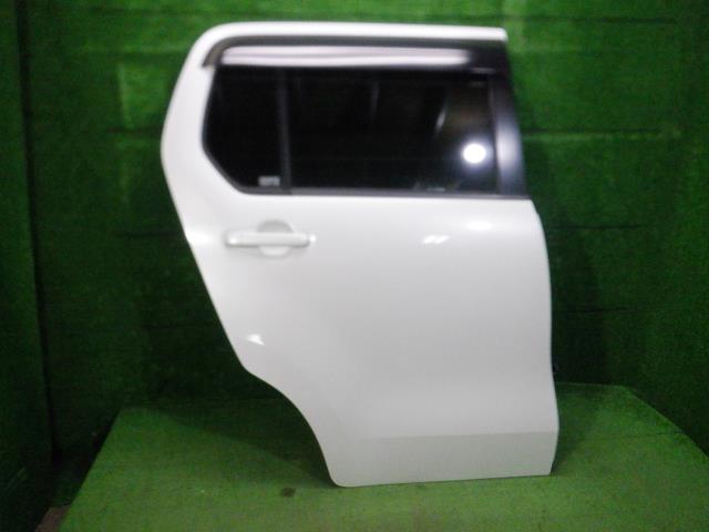 【中古】中古部品 ワゴンＲ MH34S 右ﾘｱﾄﾞｱ 【3330420100-241118000113300】 9,867円