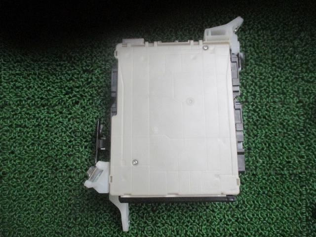 【中古】中古部品 Ｃ－ＨＲ ZYX10 ﾋｭｰｽﾞﾎﾞｯｸｽ 【3500080000-240712000467800】