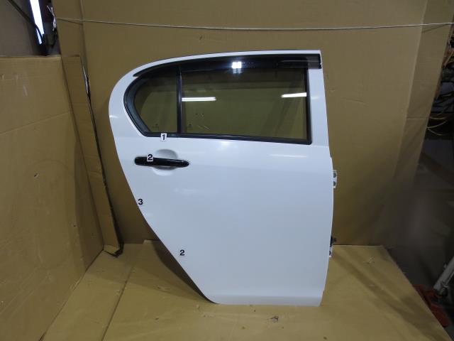【中古】中古部品 プレオプラス LA300F 右ﾘｱﾄﾞｱ 【3330460100-000001589813300】