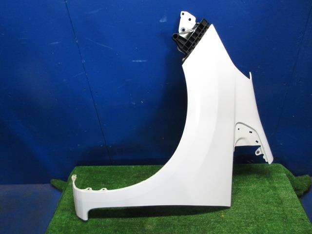 【中古】中古部品 フィット GP1 左ﾌﾛﾝﾄﾌｪﾝﾀﾞｰ 【3310270100-000014519010700】