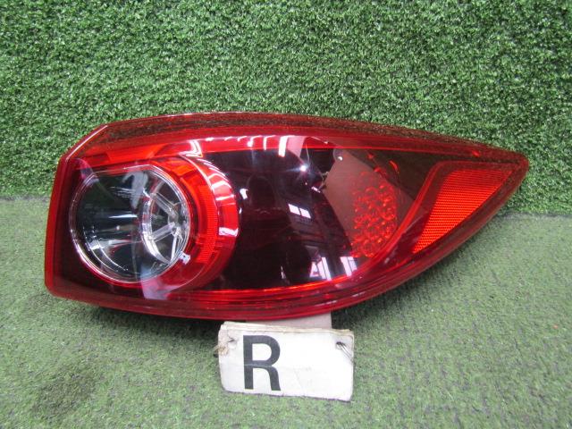 【中古】中古部品 アクセラ BM5FP 右ﾃｰﾙﾗﾝﾌﾟ 【3330200100-242128000015500】