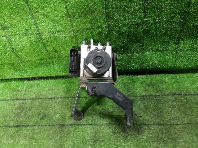 【中古】中古部品 デミオ DE3AS ABSｱｸﾁｭｴｰﾀｰ 【3330420100-241118000242500】