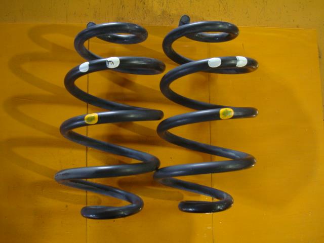 【中古】中古部品 セレナ FC26 リアスプリングセット 【3340220100-000225073751400】