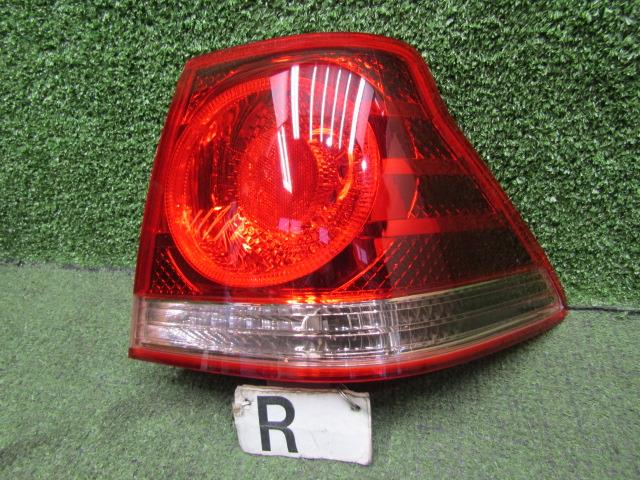 【中古】中古部品 クラウン GRS180 右ﾃｰﾙﾗﾝﾌﾟ 【3330200100-242002000015500】