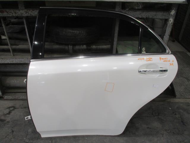 【中古】中古部品 クラウンマジェスタ URS206 左ﾘｱﾄﾞｱ 【3310160100-000004404713400】