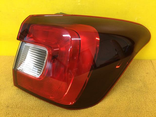 【中古】中古部品 レヴォーグ VM4 右ﾃｰﾙﾗﾝﾌﾟ 【3330960100-000052397115500】