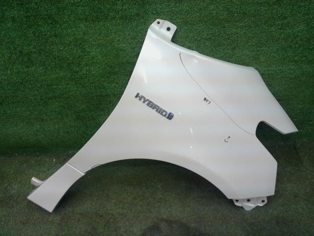 【中古】中古部品 シエンタ NHP170G 右ﾌﾛﾝﾄﾌｪﾝﾀﾞｰ 【3310540000-000024359310600】