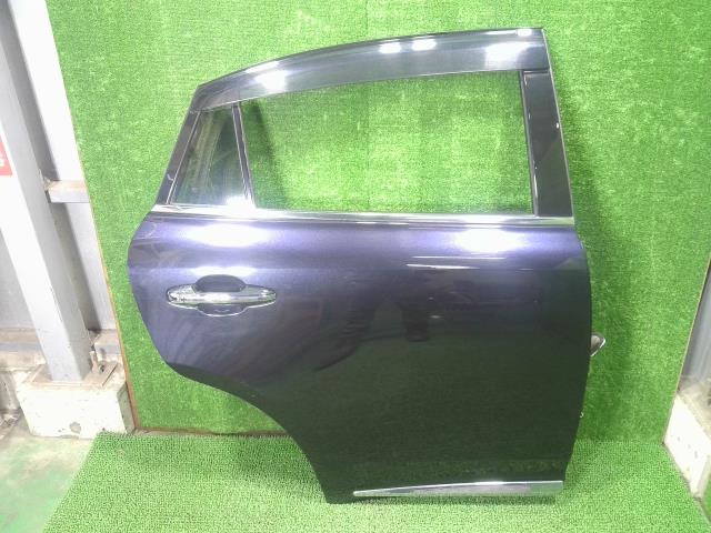 【中古】中古部品 ハリアー ZSU65W 右リアドア 【3330900100-000024078313300】