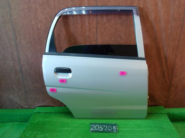 【中古】中古部品 アルト HA23S 右ﾘｱﾄﾞｱ 【3310120100-241205000113300】