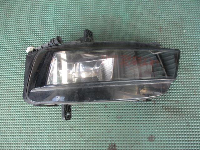 【中古】中古部品 VW ゴルフ 左ﾌｫｸﾞﾗﾝﾌﾟ 【3310190100-000244012110950】
