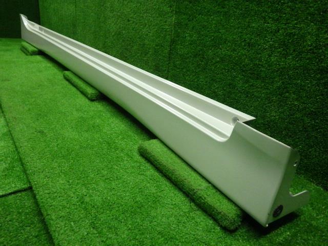 【中古】中古部品 ＳＡＩ AZK10 右ｻｲﾄﾞｽﾃｯﾌﾟ 【3330250100-000000885013700】 10,164円