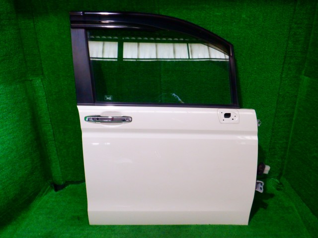 【中古】中古部品 ステップワゴン RK5 右ﾌﾛﾝﾄﾄﾞｱ 【3340140100-000024295113100】