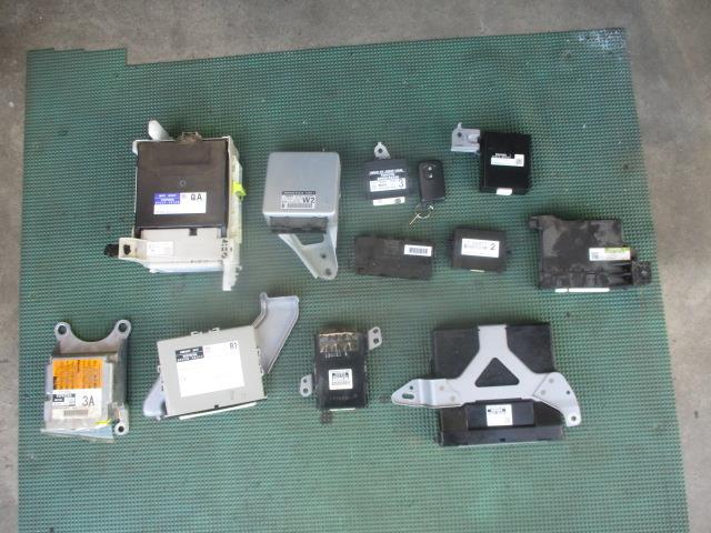 【中古】中古部品 アクア NHP10 ｴﾝｼﾞﾝｺﾝﾋﾟｭｰﾀｰ 【3310190100-000244011963100】