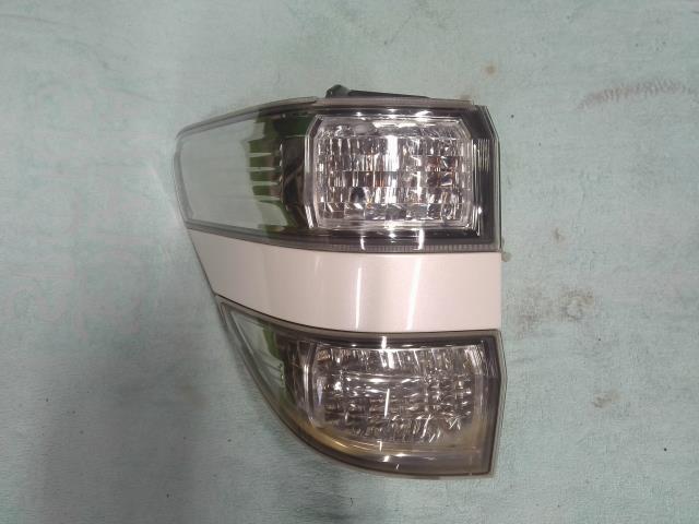 【中古】中古部品 ヴェルファイア GGH20W 左ﾃｰﾙﾗﾝﾌﾟ 【3310200100-000021375415600】 7,877円