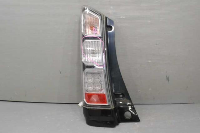 ホンダ　N-BOX　JF1　純正テールランプ　左側　ブラック　中古品 ホンダ 純正 N-BOX 《 JF1 》 左テールランプ P21600-22008382