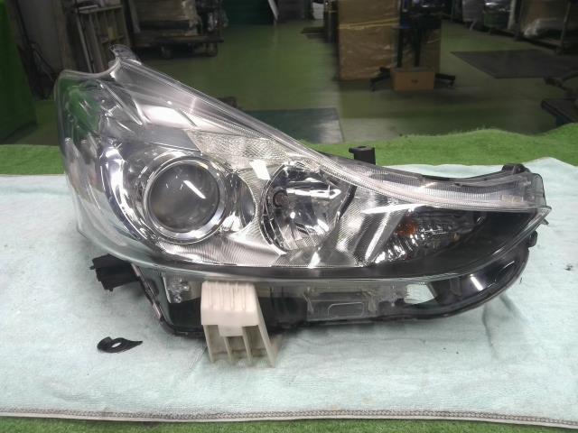 【中古】中古部品 プリウスα ZVW41W 右ﾍｯﾄﾞﾗﾝﾌﾟ 【3310200100-000021330210800】